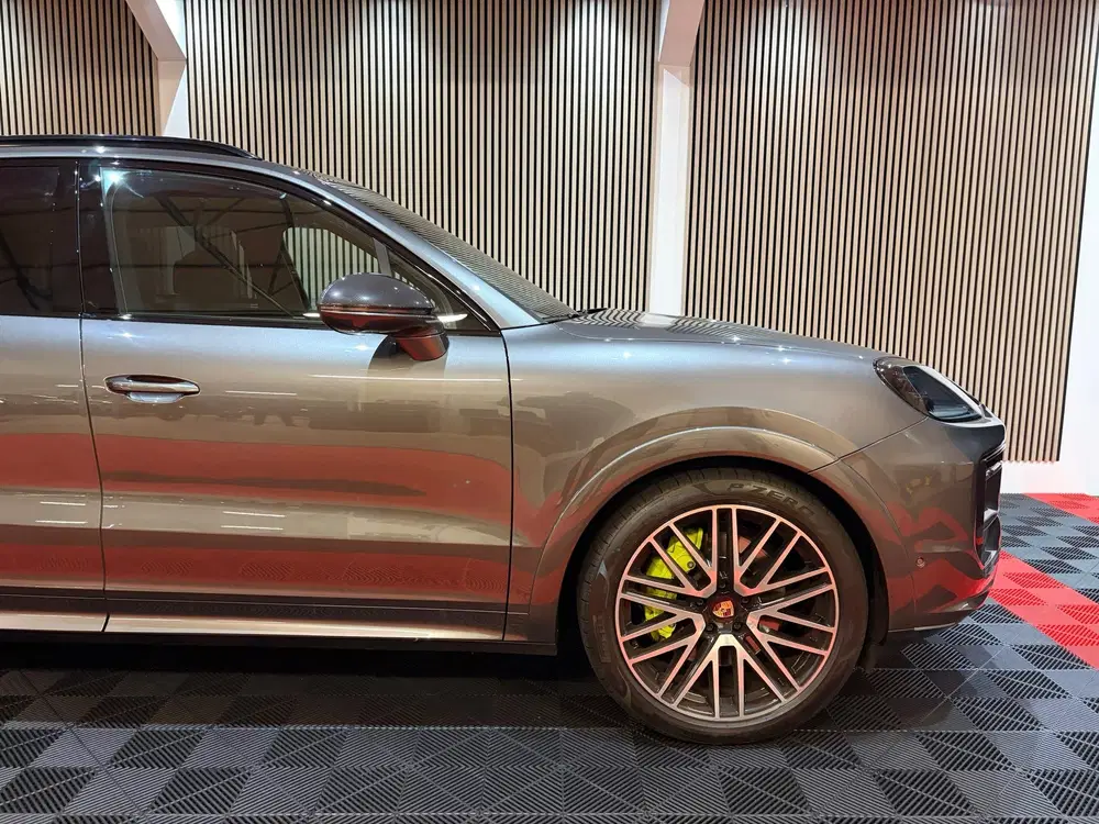 Porsche Cayenne E-hybrid Sport Chrono+ Passenger Display P uit 2024, foto 3