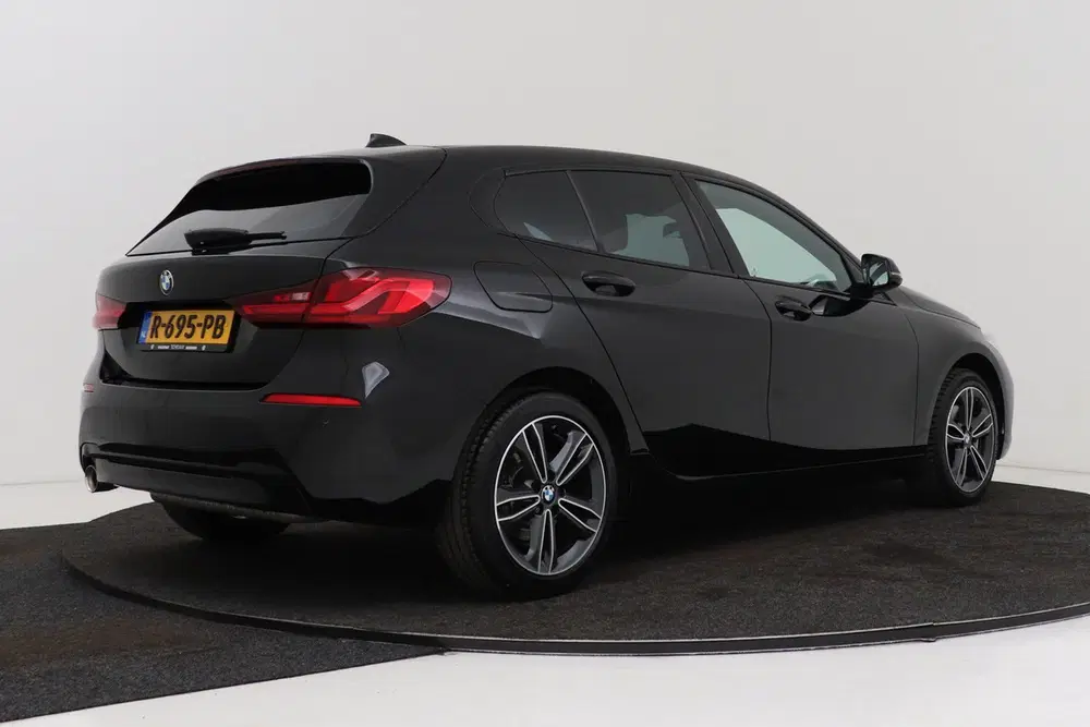 BMW 1-serie 118i Business Edition Plus uit 2022, foto 2
