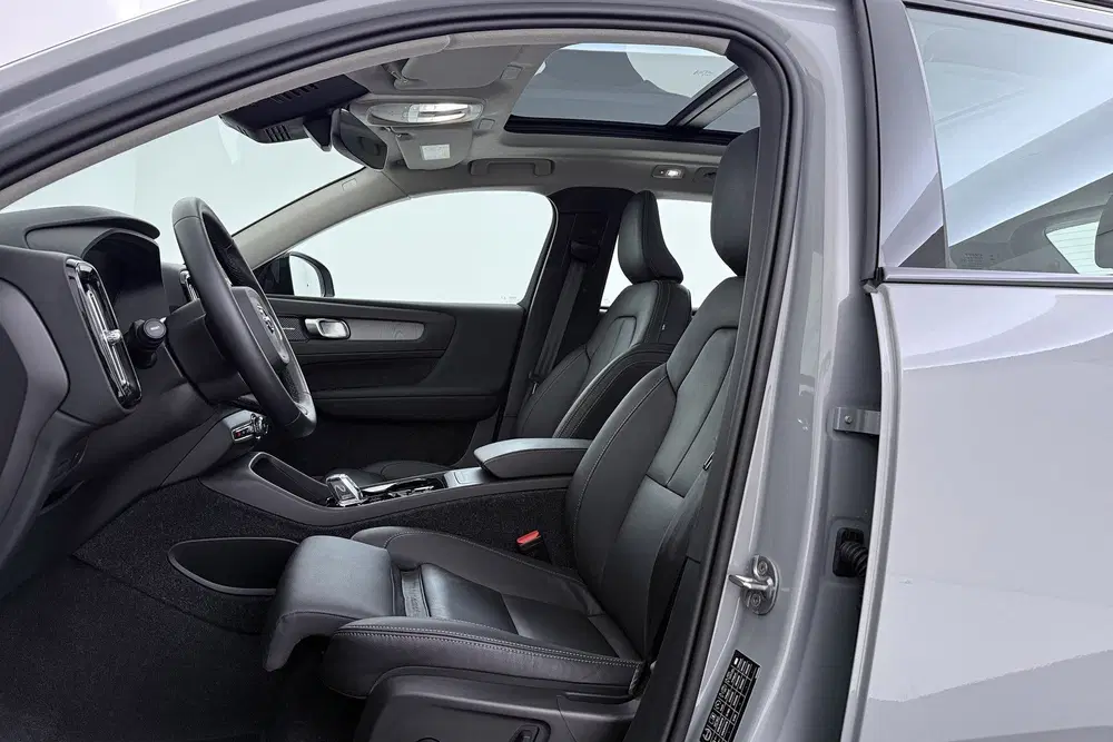 Volvo XC40 2.0 B4 Plus Black Edition uit 2025, foto 3