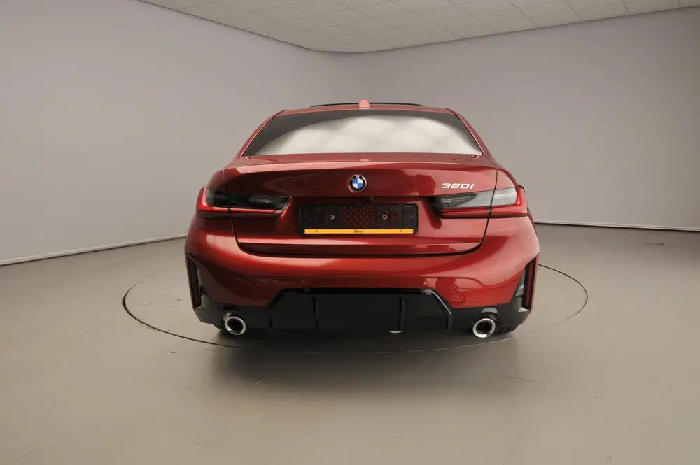 BMW 3-serie Sedan 320i M Sport uit 2026, foto 3