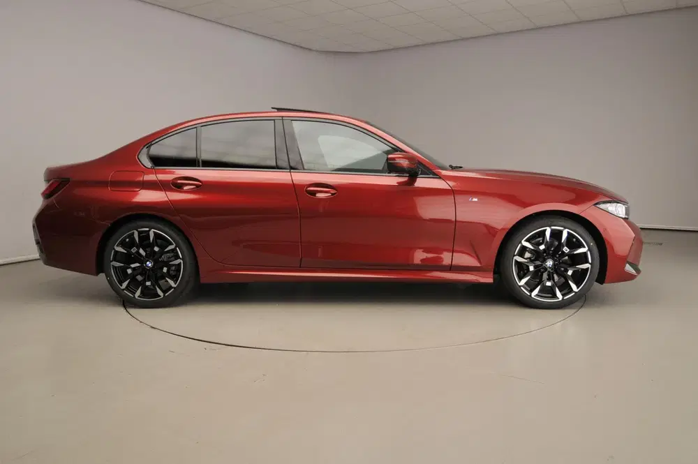 BMW 3-serie Sedan 320i M Sport uit 2026, foto 4