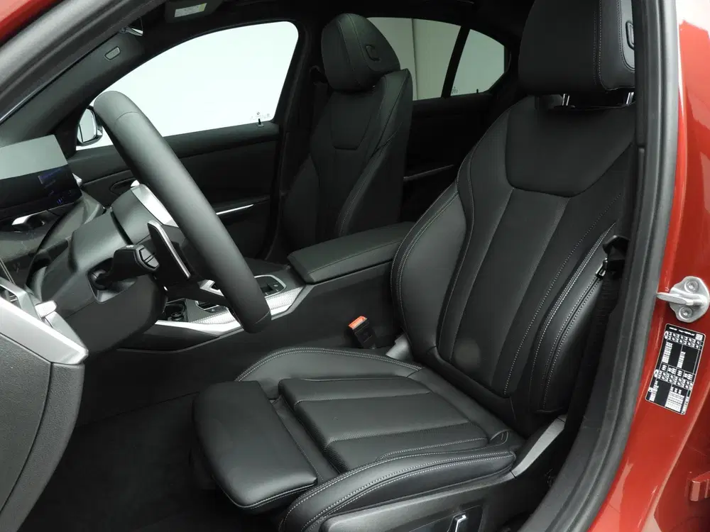 BMW 3-serie Sedan 320i M Sport uit 2026, foto 7