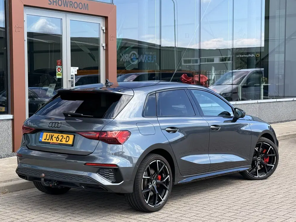 Audi A3 45 TFSI e S edition Competition uit 2022, foto 11