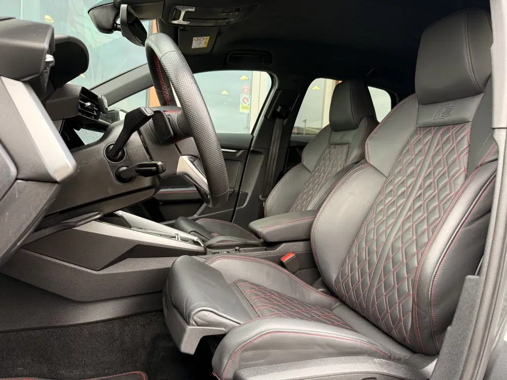 Audi A3 45 TFSI e S edition Competition uit 2022, foto 4