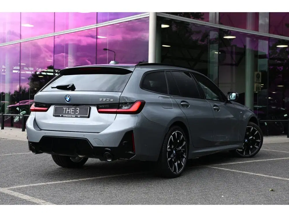 BMW 3-serie 330e M Sport Automaat uit 2026, foto 2