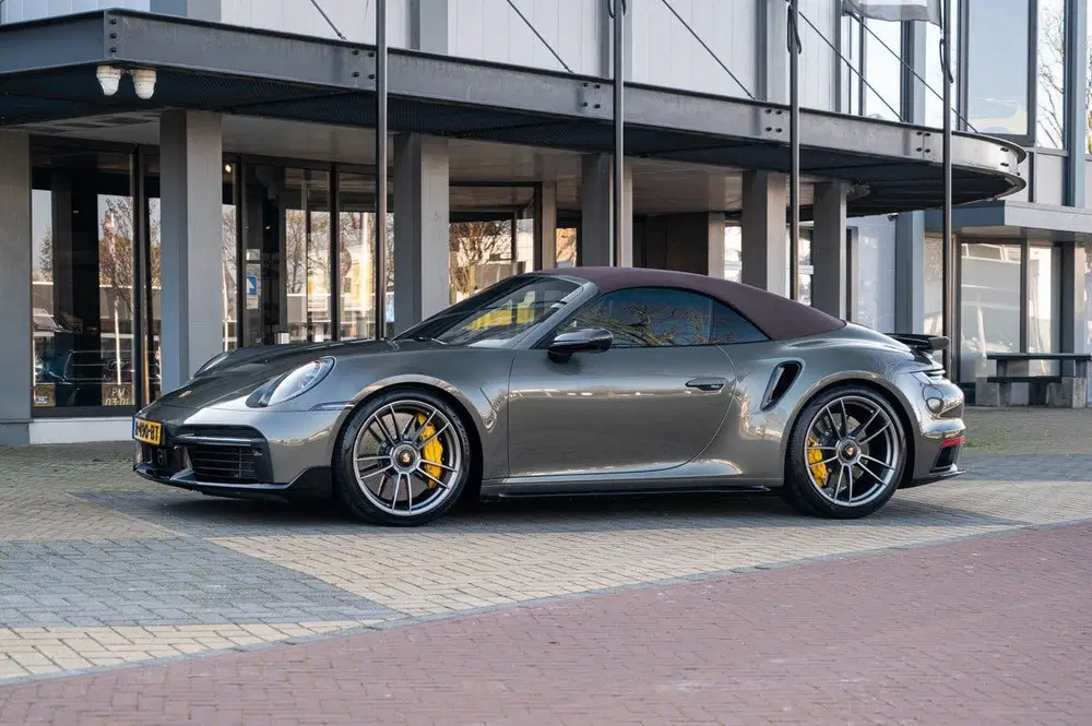 Porsche 911 Turbo S Cabriolet (bj 2021 uit 2021, foto 2