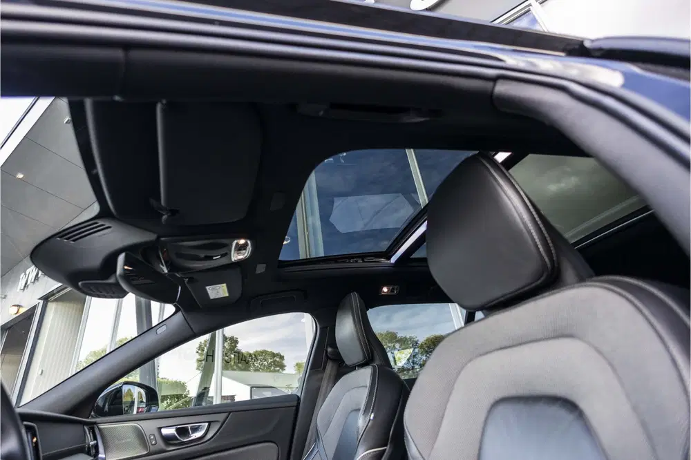 Volvo V60 2.0 B4 R-Design uit 2021, foto 13