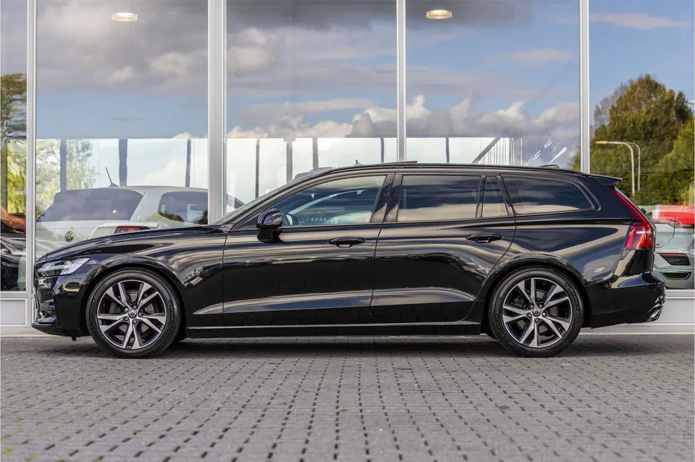Volvo V60 2.0 B4 R-Design uit 2021, foto 5