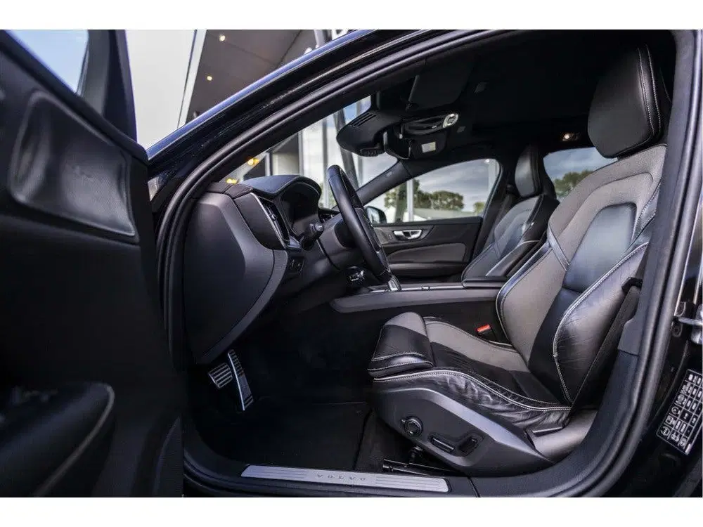 Volvo V60 2.0 B4 R-Design uit 2021, foto 9