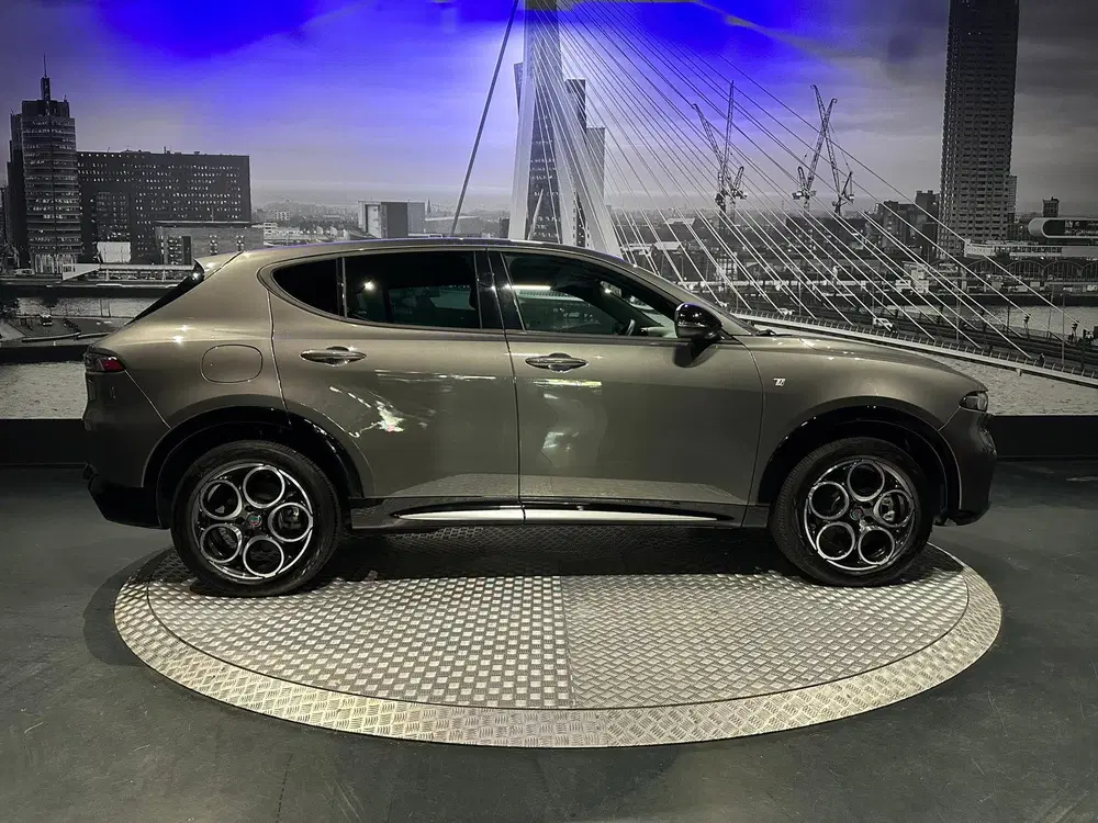 Alfa Romeo Tonale 1.3 Ibrida Plug-In Q4 uit 2024, foto 2