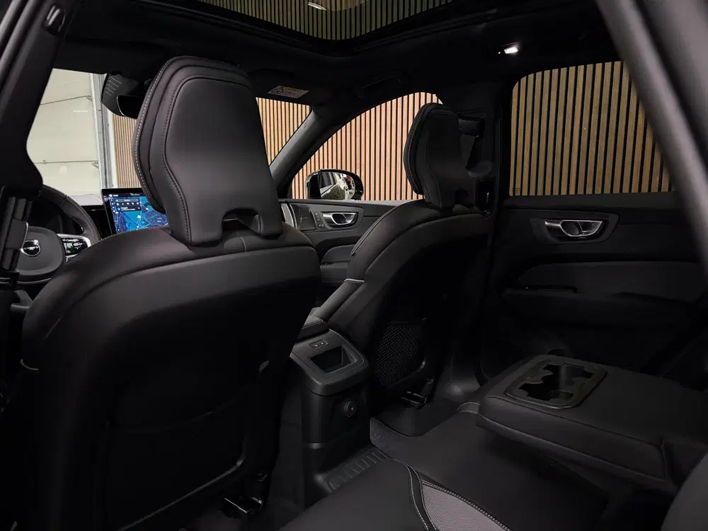 Volvo XC60 T6 AWD Recharge Ultra Black Edition uit 2025, foto 14