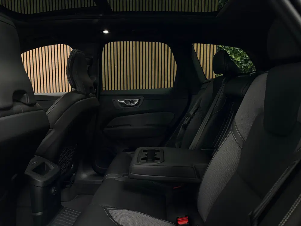 Volvo XC60 T6 AWD Recharge Ultra Black Edition uit 2025, foto 15