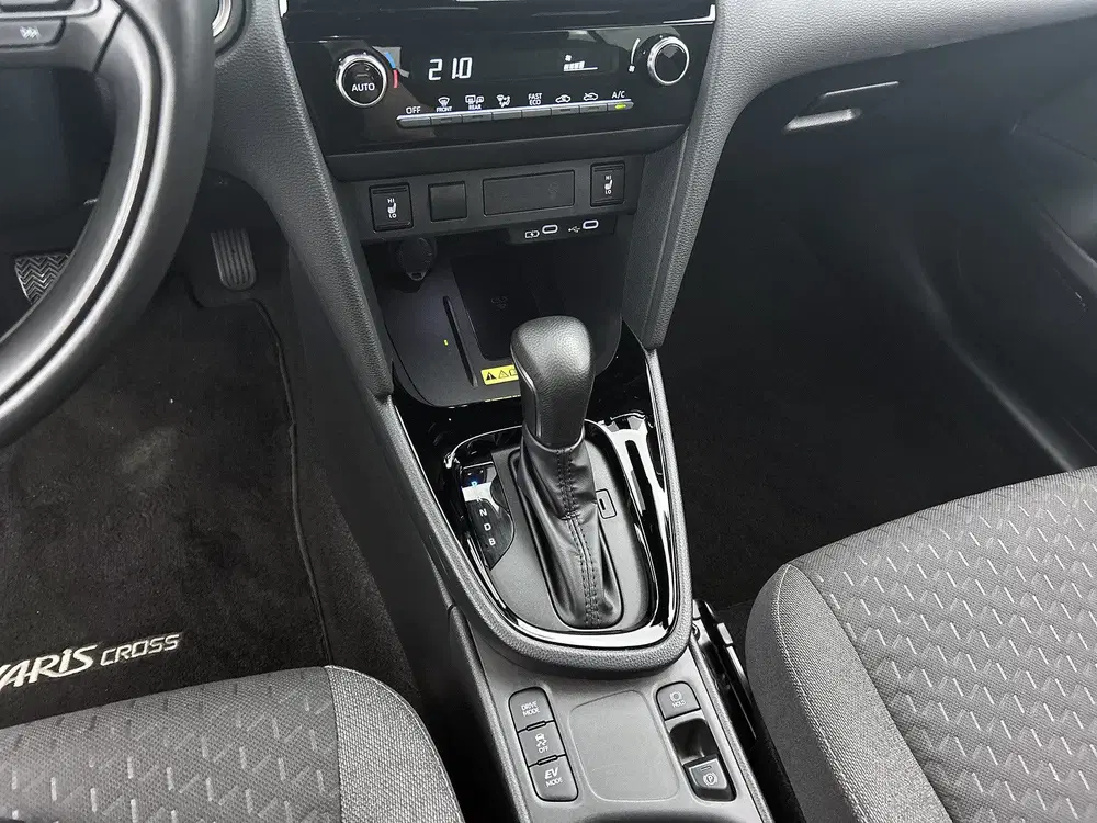 Toyota Yaris Cross 1.5 Hybrid 115 First Edition + uit 2025, foto 11