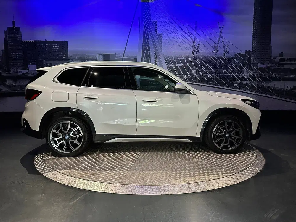 BMW iX1 EDrive20 67 kWh L *Leder*Camera*Premiumpac uit 2024, foto 14