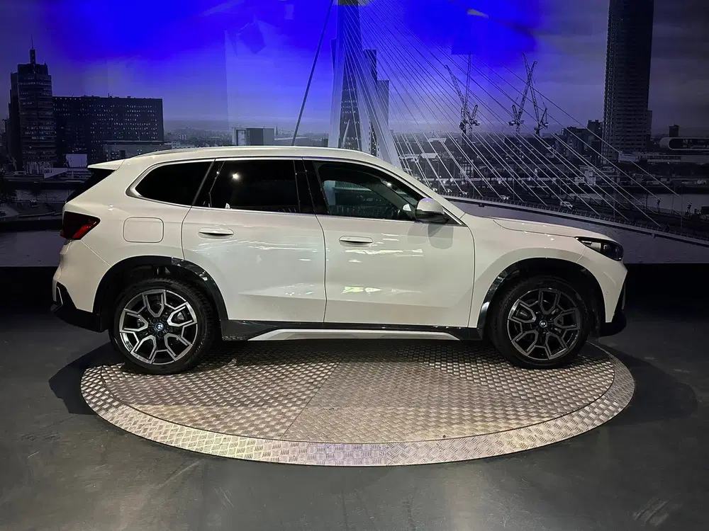 BMW iX1 EDrive20 67 kWh L *Leder*Camera*Premiumpac uit 2024, foto 2