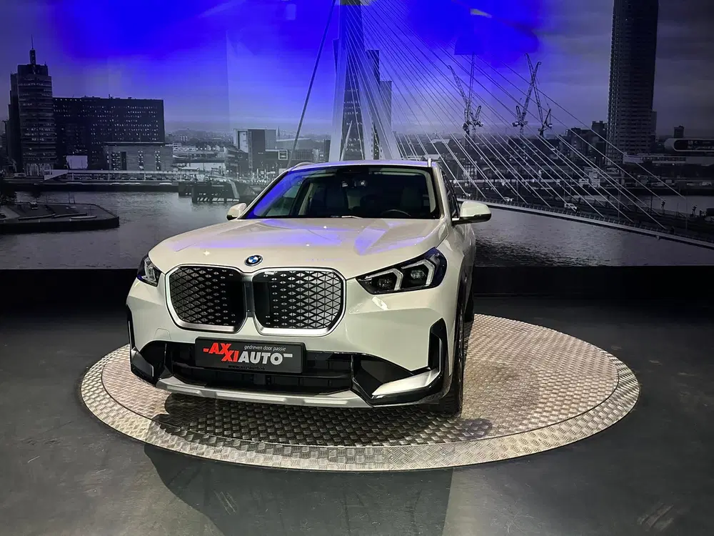 BMW iX1 EDrive20 67 kWh L *Leder*Camera*Premiumpac uit 2024, foto 6