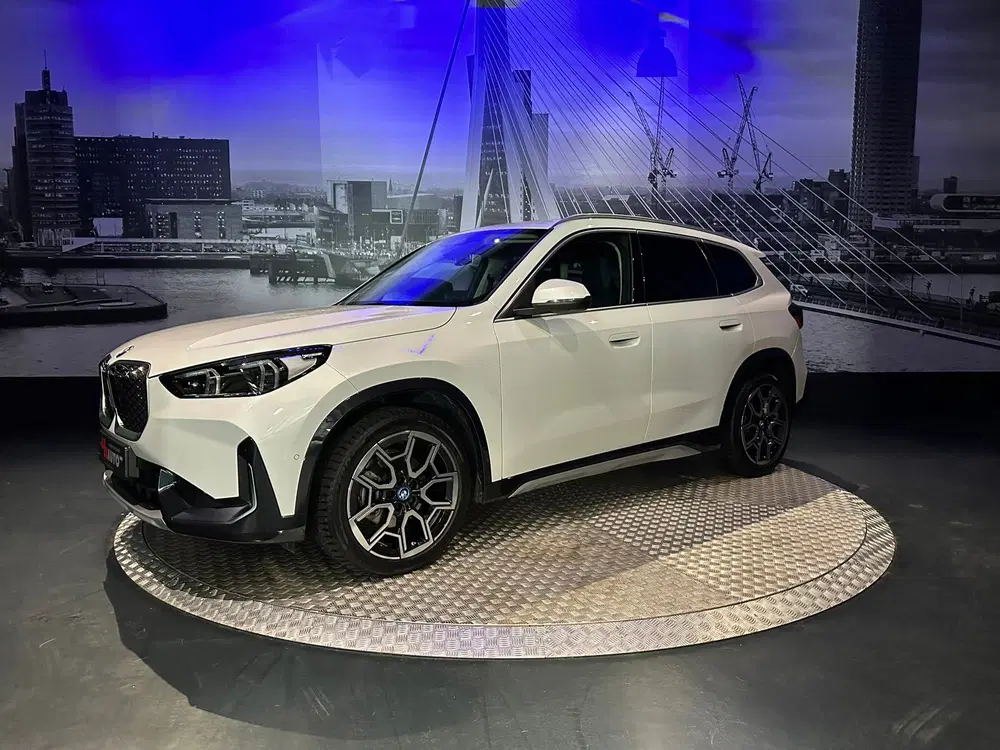 BMW iX1 EDrive20 67 kWh L *Leder*Camera*Premiumpac uit 2024, foto 7