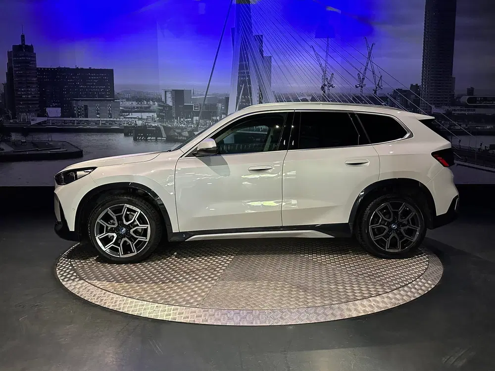 BMW iX1 EDrive20 67 kWh L *Leder*Camera*Premiumpac uit 2024, foto 8