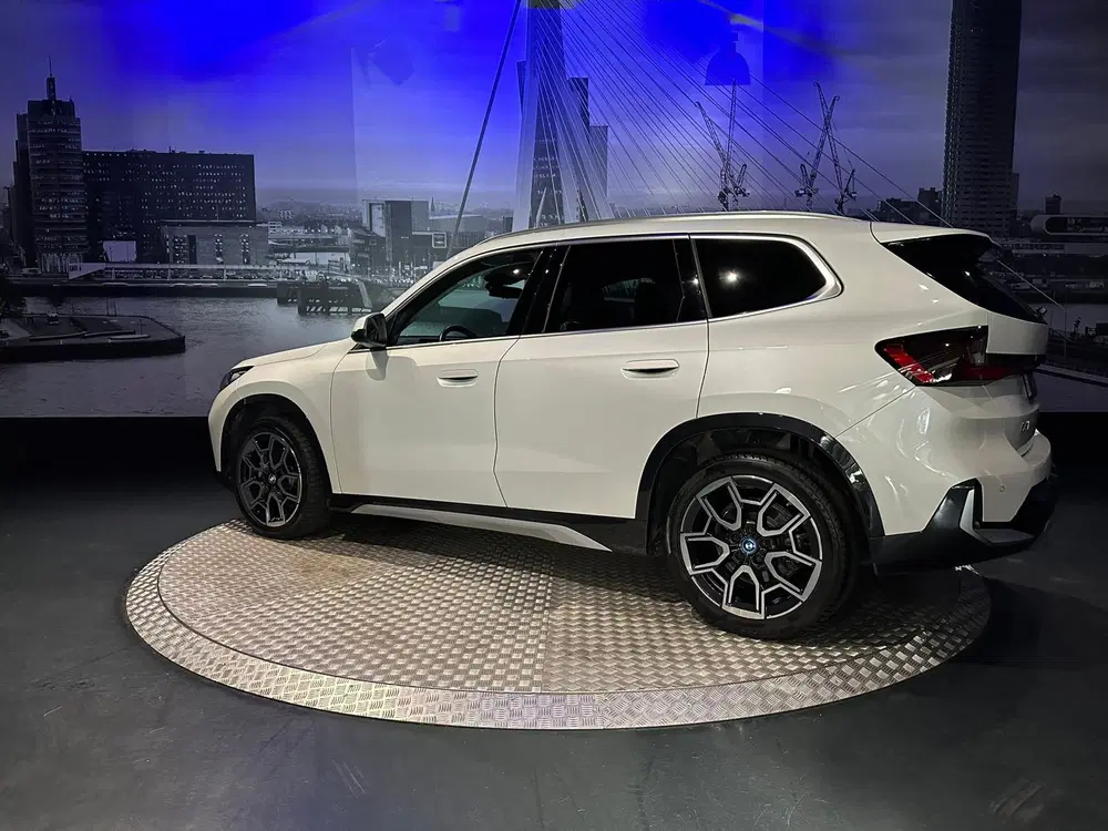 BMW iX1 EDrive20 67 kWh L *Leder*Camera*Premiumpac uit 2024, foto 9