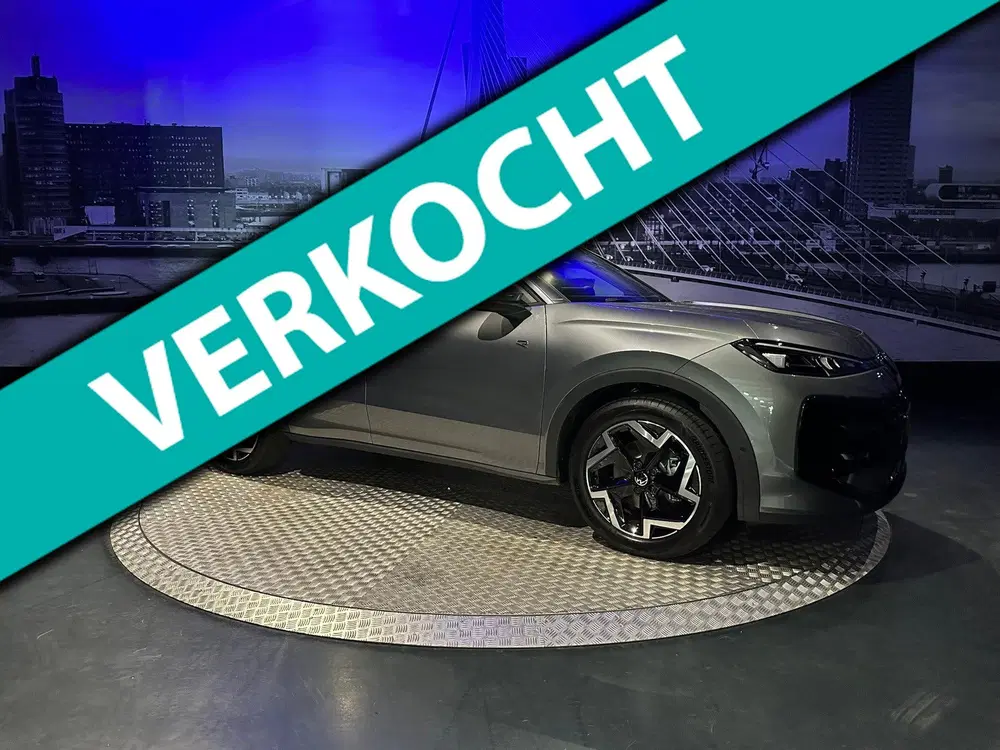 Volkswagen T-Roc 1.5 eTsi R-Line First Edition *Led*Camera* uit 2026