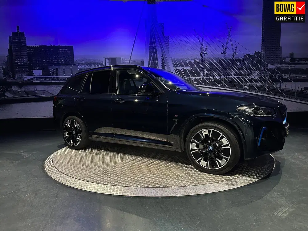 BMW iX3 High Executive 80 kWh *Panoramadak*360came uit 2023