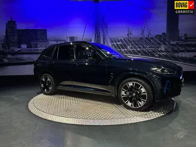BMW iX3 High Executive 80 kWh *Panoramadak*360came uit 2023