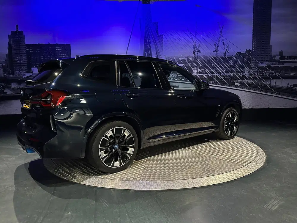 BMW iX3 High Executive 80 kWh *Panoramadak*360came uit 2023, foto 13