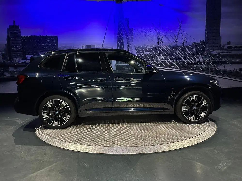 BMW iX3 High Executive 80 kWh *Panoramadak*360came uit 2023, foto 14