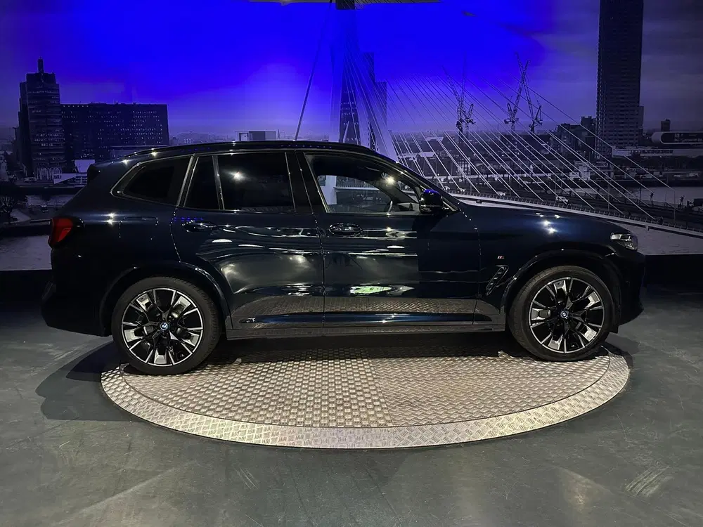 BMW iX3 High Executive 80 kWh *Panoramadak*360came uit 2023, foto 2