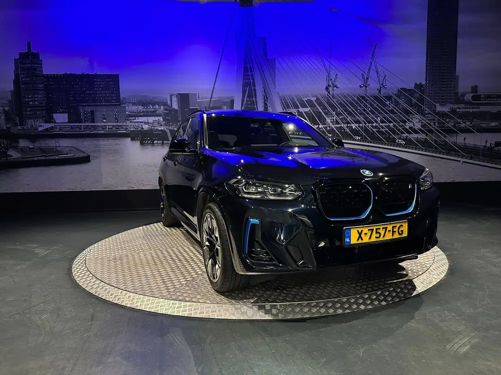 BMW iX3 High Executive 80 kWh *Panoramadak*360came uit 2023, foto 4