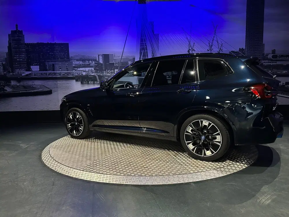 BMW iX3 High Executive 80 kWh *Panoramadak*360came uit 2023, foto 9