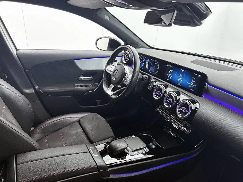 Mercedes-Benz A-Klasse 180 Business Solution AMG Lichtmetale uit 2022, foto 10