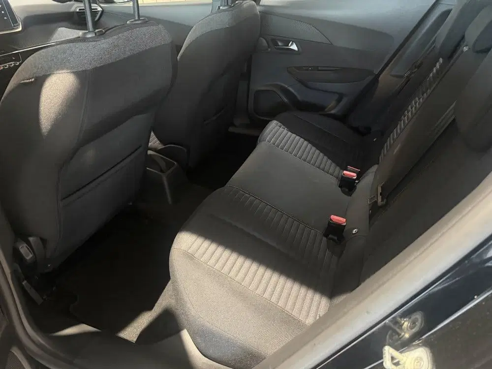 Peugeot 2008 1.2 PT B.L. Active uit 2020, foto 6