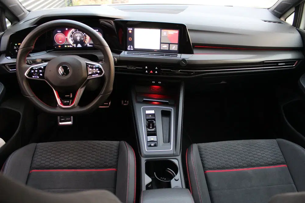 Volkswagen Golf 2.0 TSI GTI uit 2021, foto 2