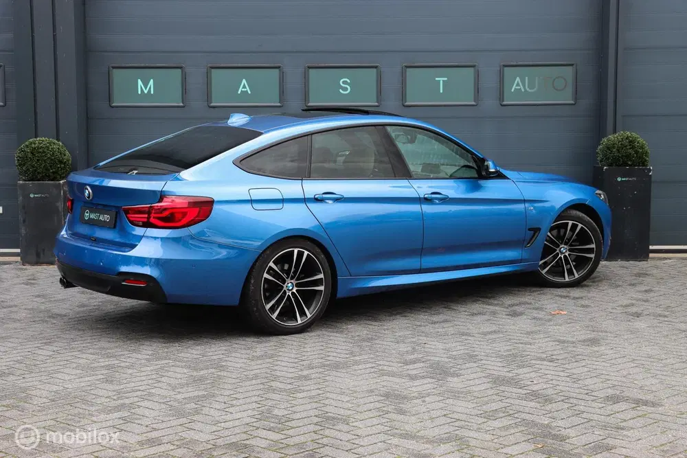 BMW 3-serie 330i Gran Turismo High Executive uit 2020, foto 8