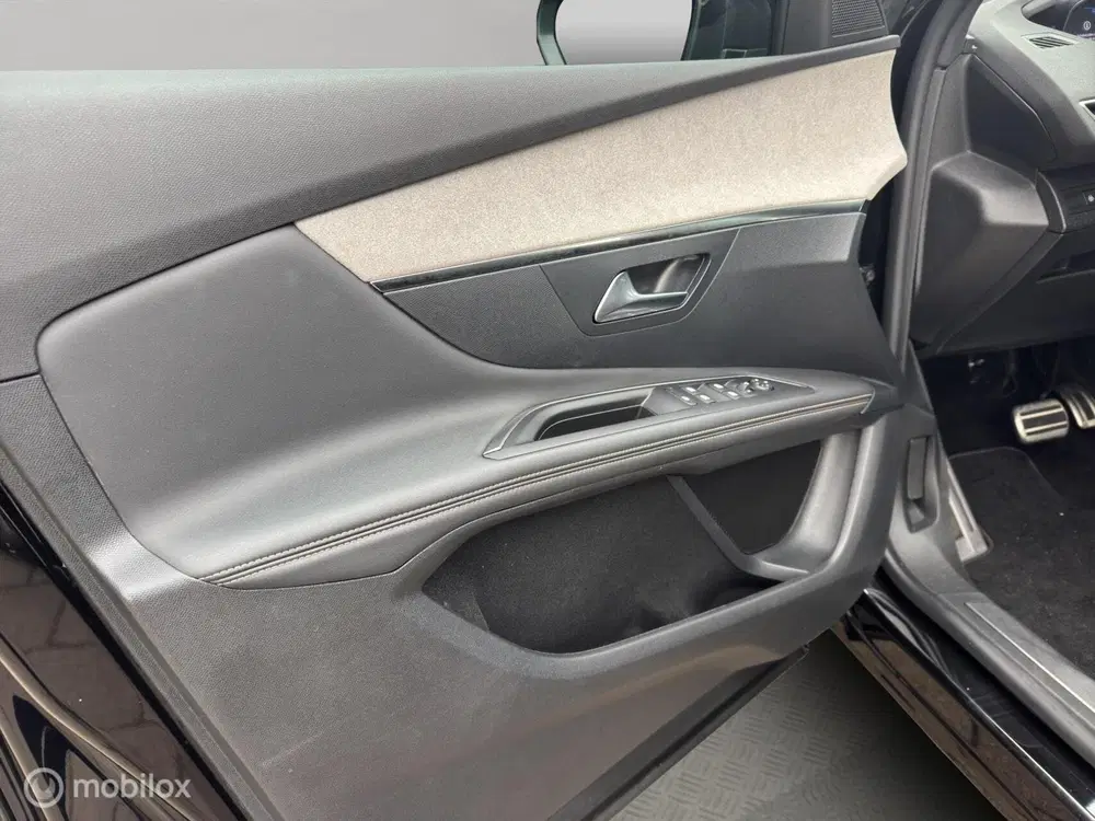 Peugeot 3008 1.2 Turbo GT uit 2023, foto 13