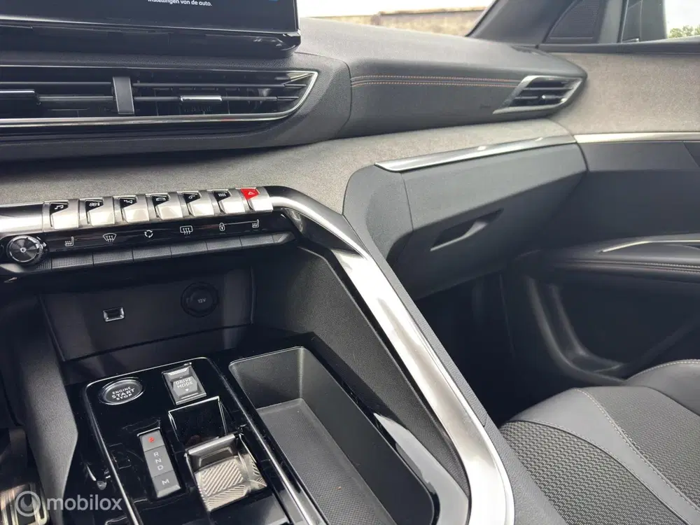 Peugeot 3008 1.2 Turbo GT uit 2023, foto 15