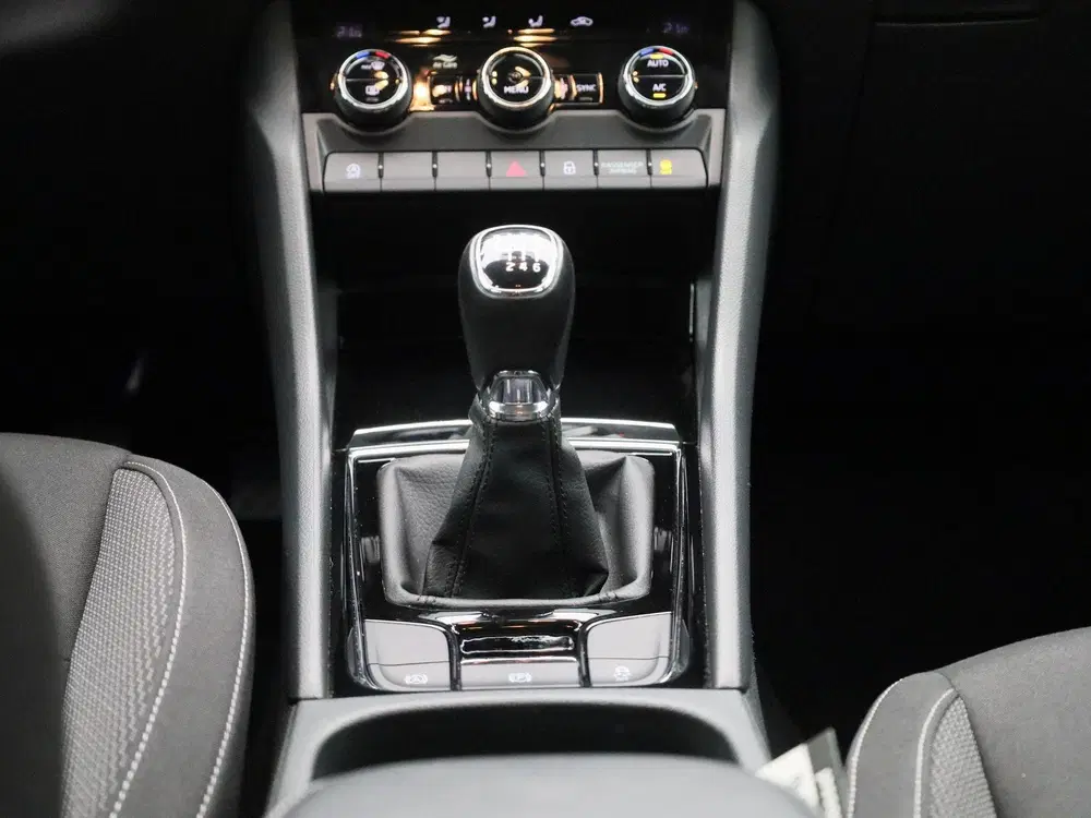 Skoda Karoq 1.0 TSI Business Edition uit 2023, foto 10