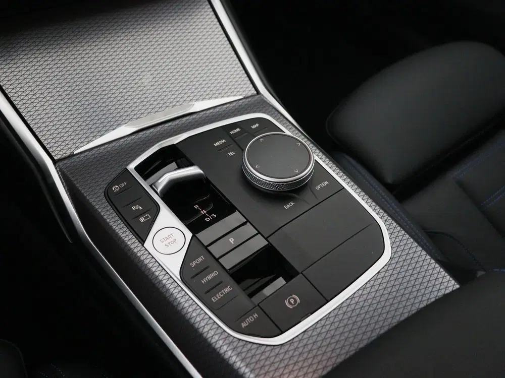 BMW 3-serie 330e Touring M-sport Pro uit 2026, foto 14