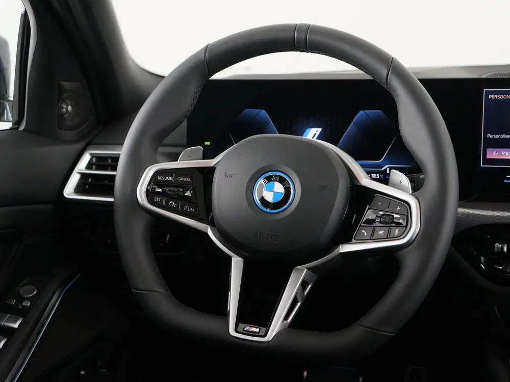 BMW 3-serie 330e Touring M-sport Pro uit 2026, foto 2