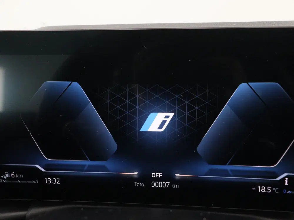 BMW 3-serie 330e Touring M-sport Pro uit 2026, foto 4