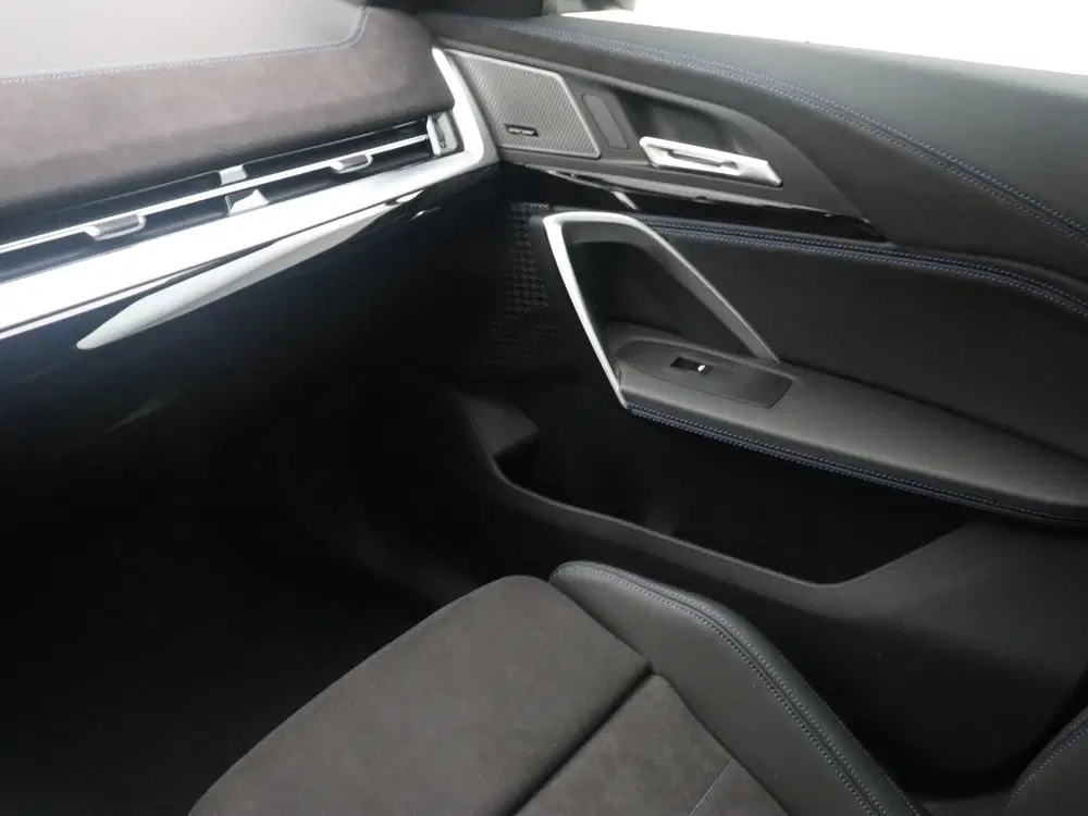 BMW iX1 eDrive20 67 kWh M Sport Edition (bj 2026 uit 2026, foto 15