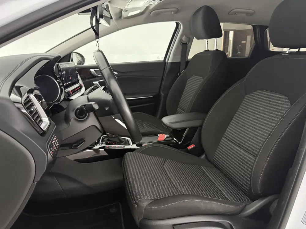 Kia Ceed 1.6 GDI PHEV DynamicLine uit 2023, foto 13