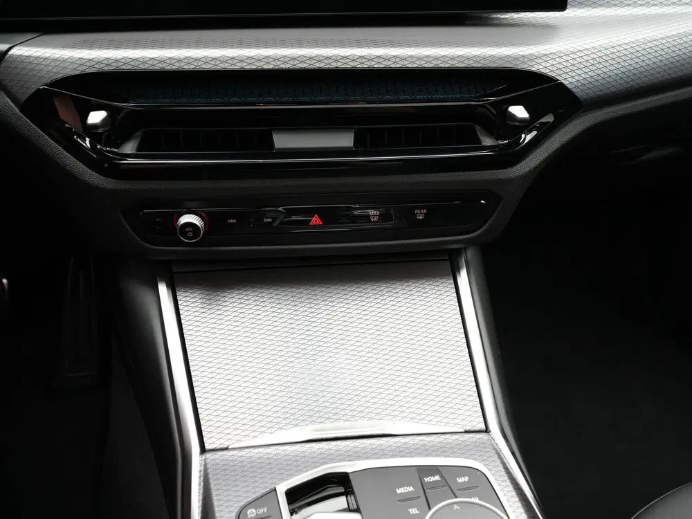 BMW 3-serie 330e Touring M Sport Pro uit 2026, foto 14