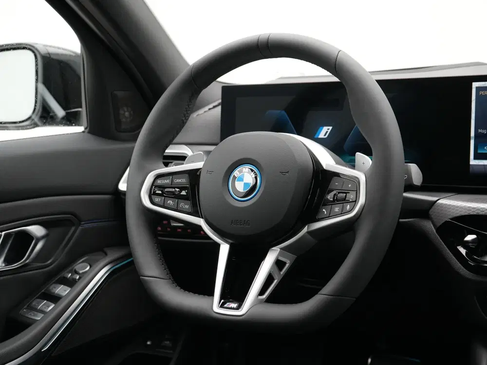 BMW 3-serie 330e Touring M Sport Pro uit 2026, foto 2