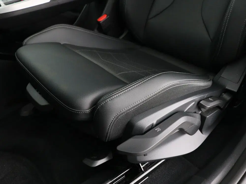 BMW iX1 eDrive20 M Sport uit 2025, foto 15