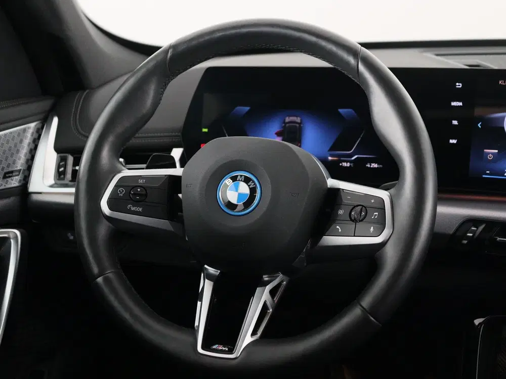 BMW iX1 eDrive20 M Sport uit 2025, foto 2