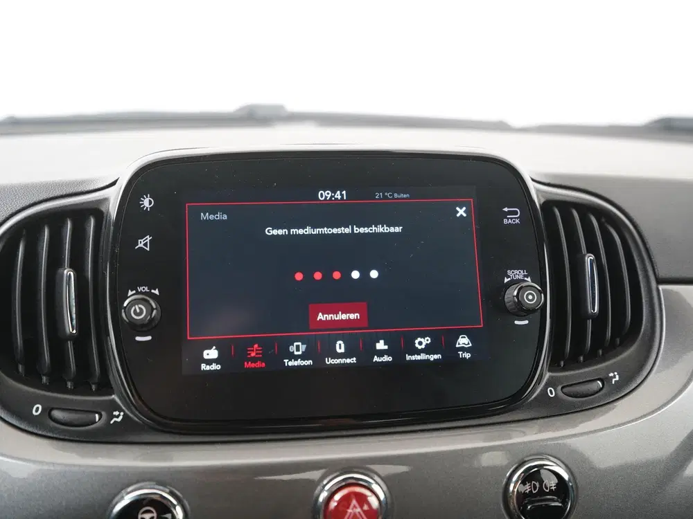Fiat 500 1.0 Hybrid uit 2023, foto 13