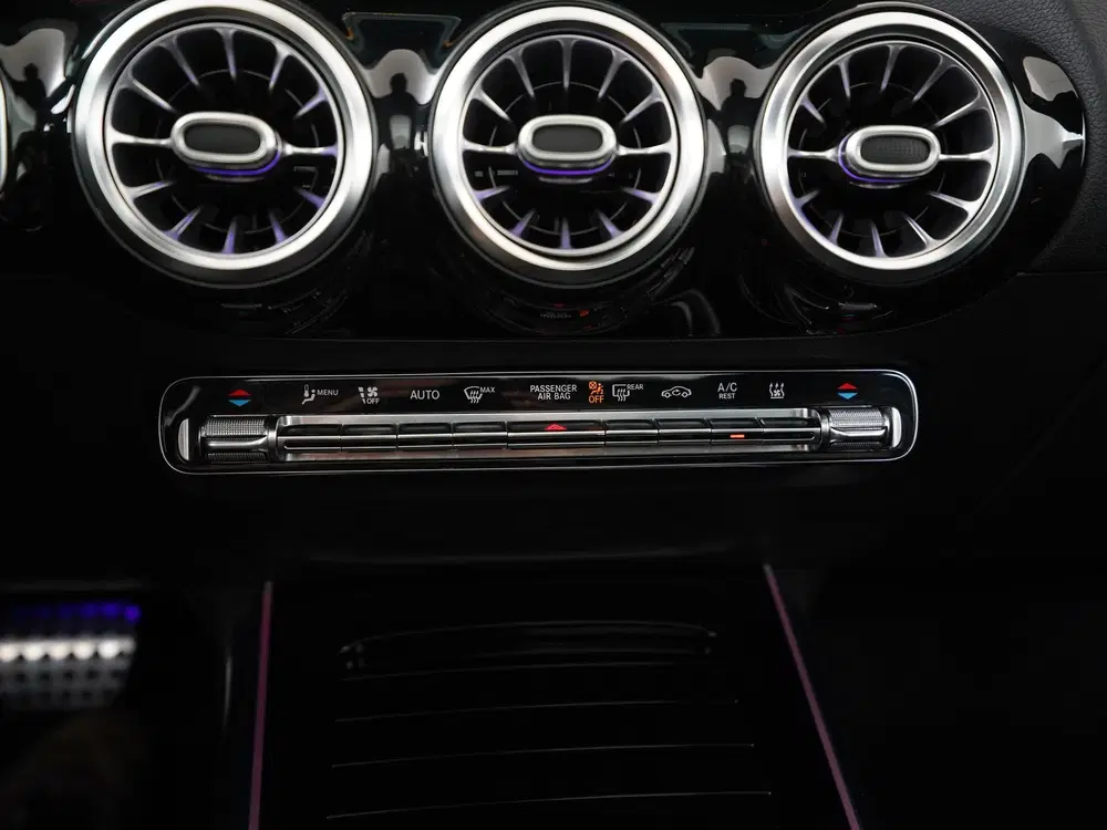 Mercedes-Benz GLA 250e AMG Night uit 2020, foto 12