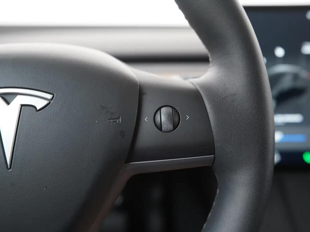 Tesla Model Y RWD 58 kWh uit 2024, foto 9